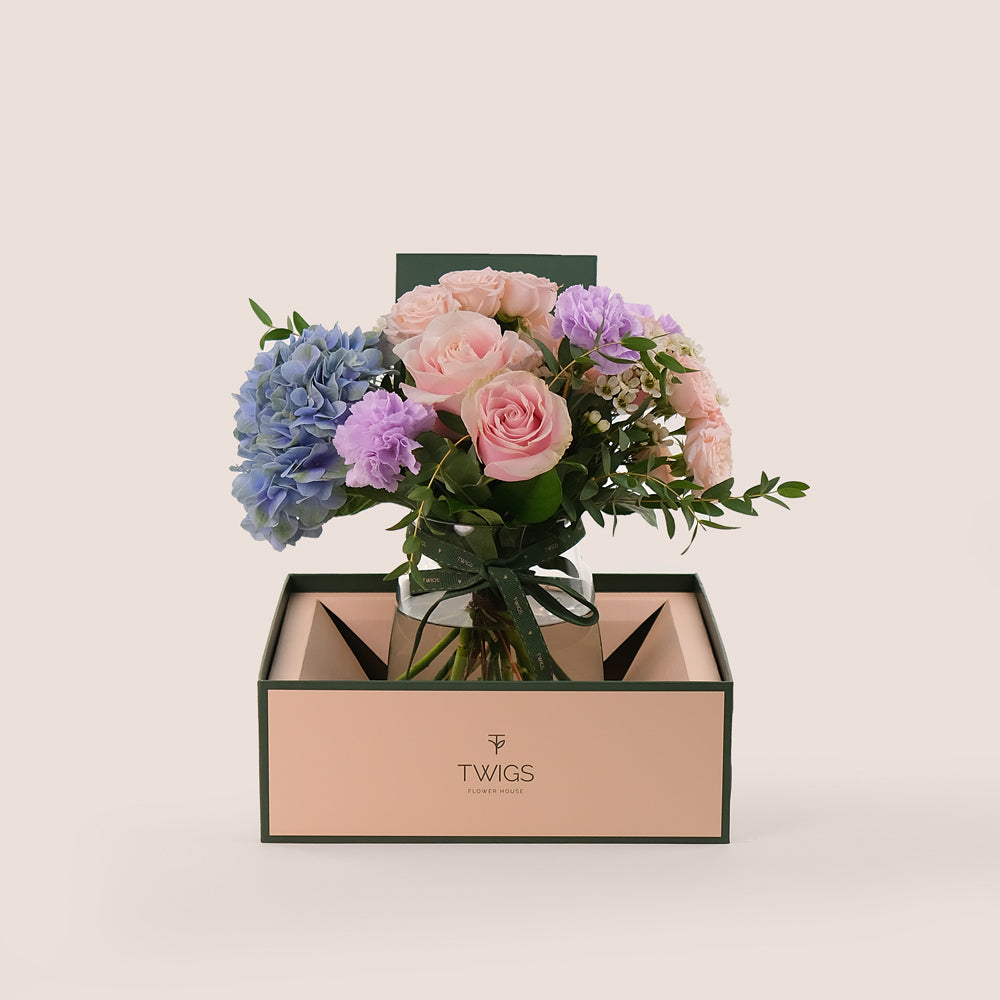 Pastel Dreams – Vase Arrangement & Balloons Bundle – A Luxurious Celebration of Elegance and Charm