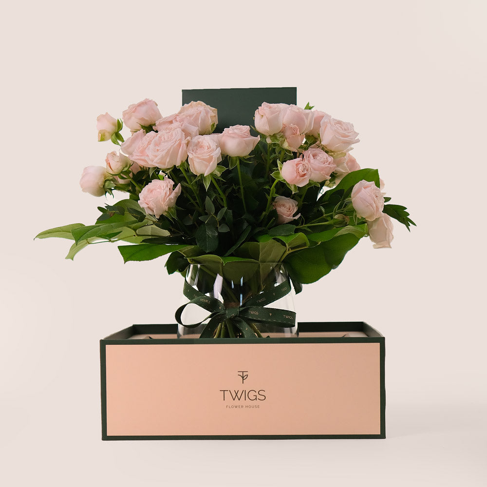 Petite Pink Elegance – Roses & Balloons Gift Set - A Thoughtful Gesture of Luxury