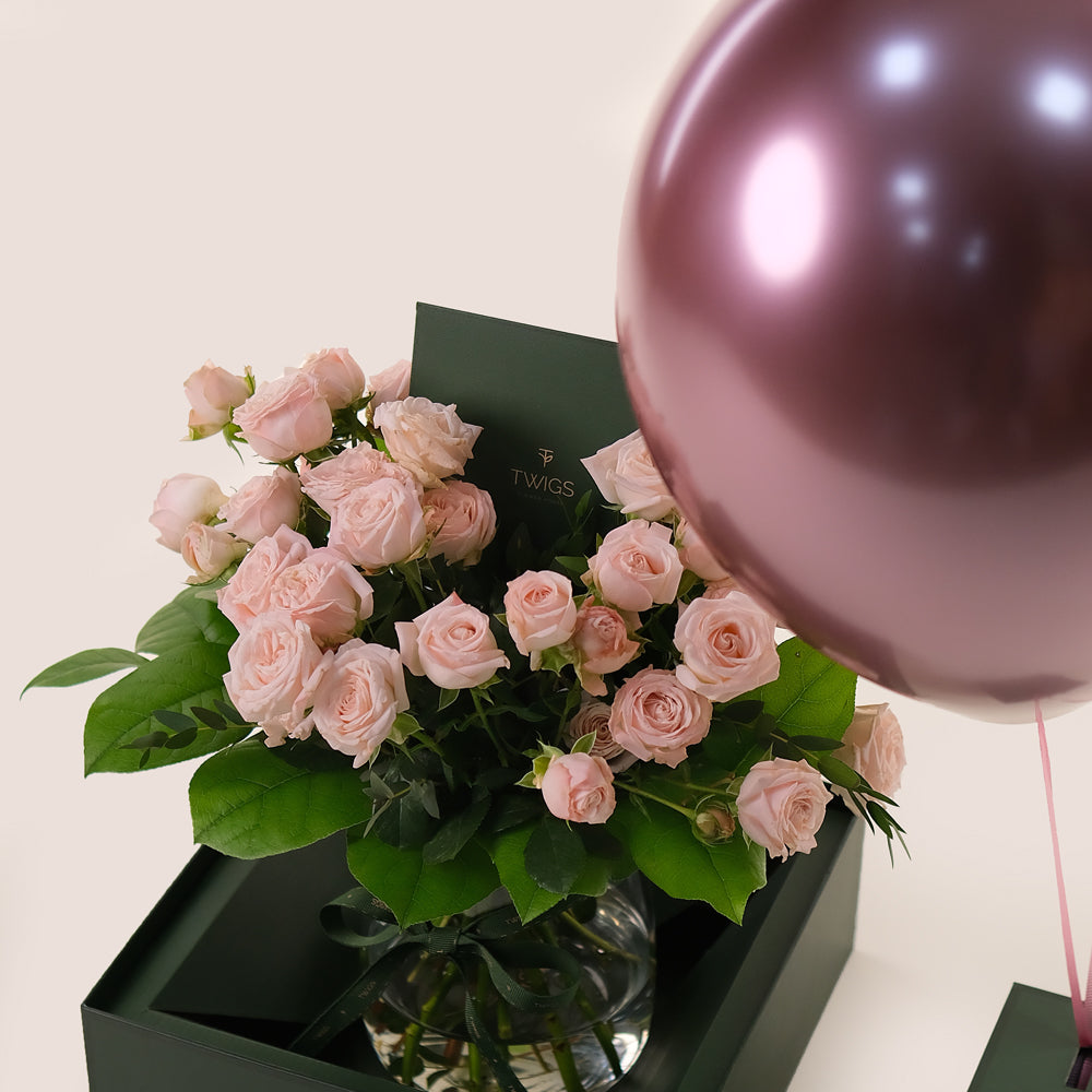 Petite Pink Elegance – Roses & Balloons Gift Set - A Thoughtful Gesture of Luxury