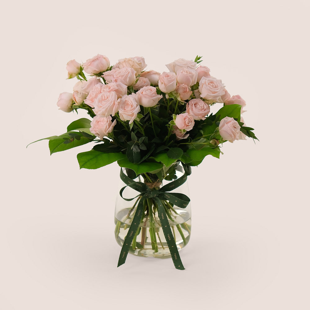 Petite Pink Elegance – Roses & Balloons Gift Set - A Thoughtful Gesture of Luxury