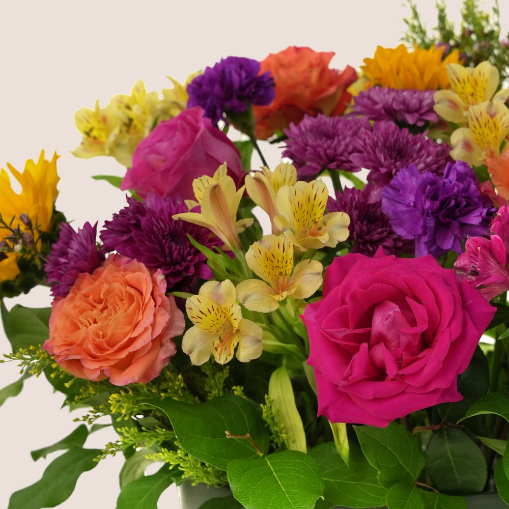 Joy in Full Bloom – Festive Flowers Grande Round Box