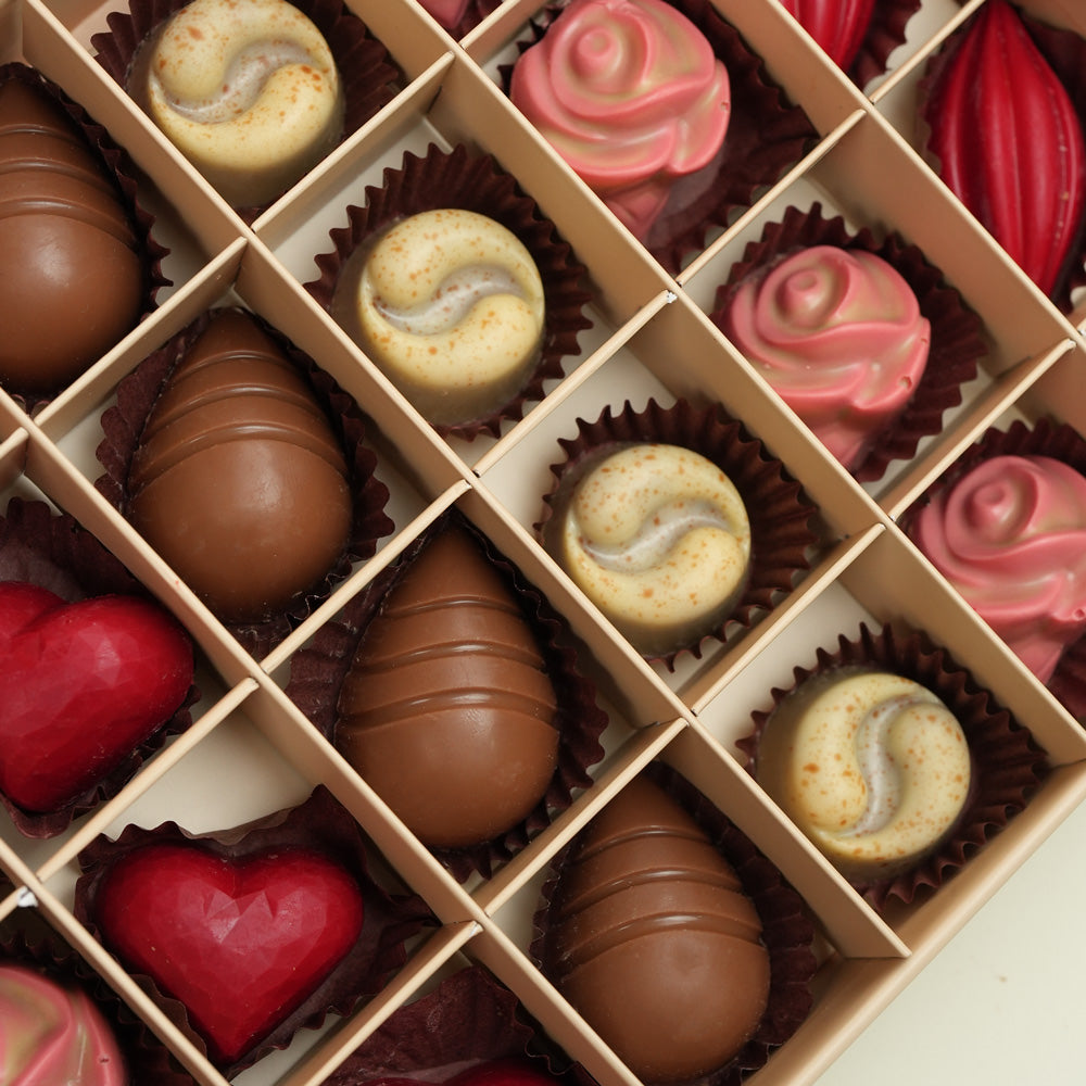 Grand Romance Square Rose Box Bundle – Red Roses, Chocolates, Teddy & Balloons UAE