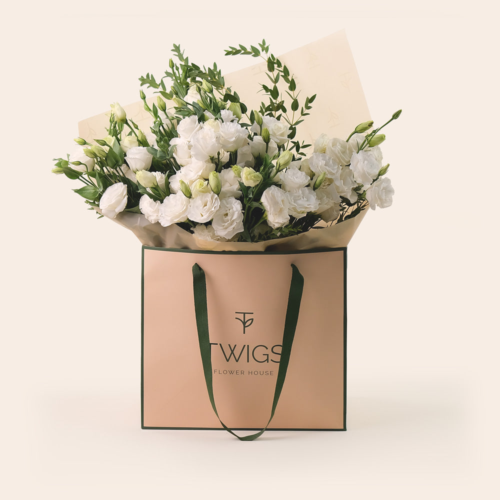 White Lisianthus Hand Bouquet – A Pure and Elegant Gift– A Timeless Flower Arrangement