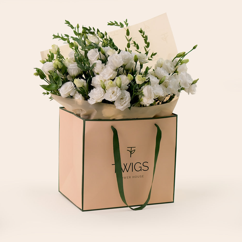 White Lisianthus Hand Bouquet – A Pure and Elegant Gift– A Timeless Flower Arrangement