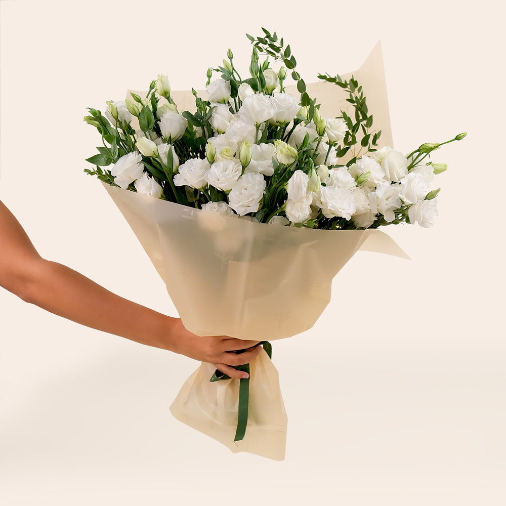 White Lisianthus Hand Bouquet – A Pure and Elegant Gift– A Timeless Flower Arrangement