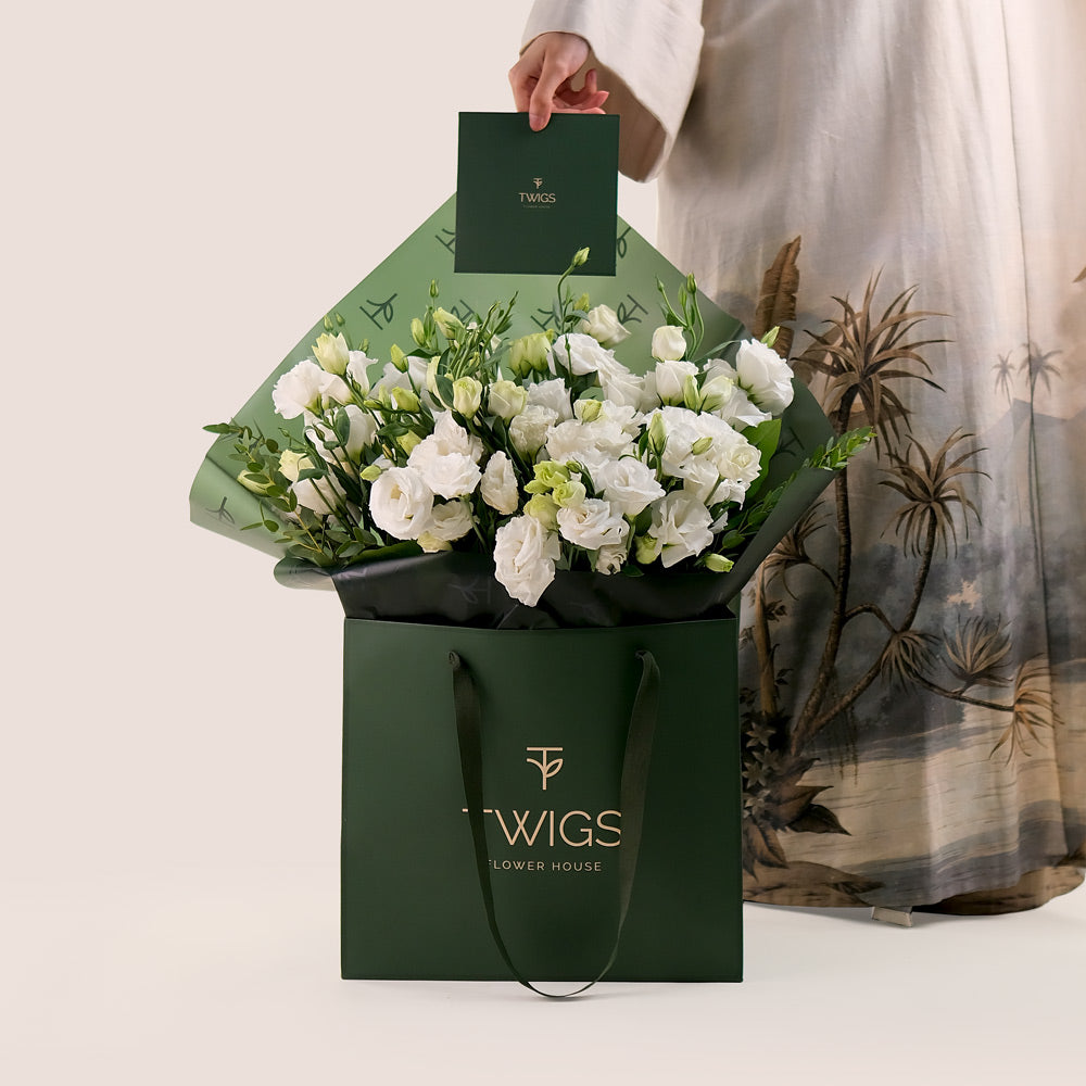 White Lisianthus Hand Bouquet – A Pure and Elegant Gift– A Timeless Flower Arrangement