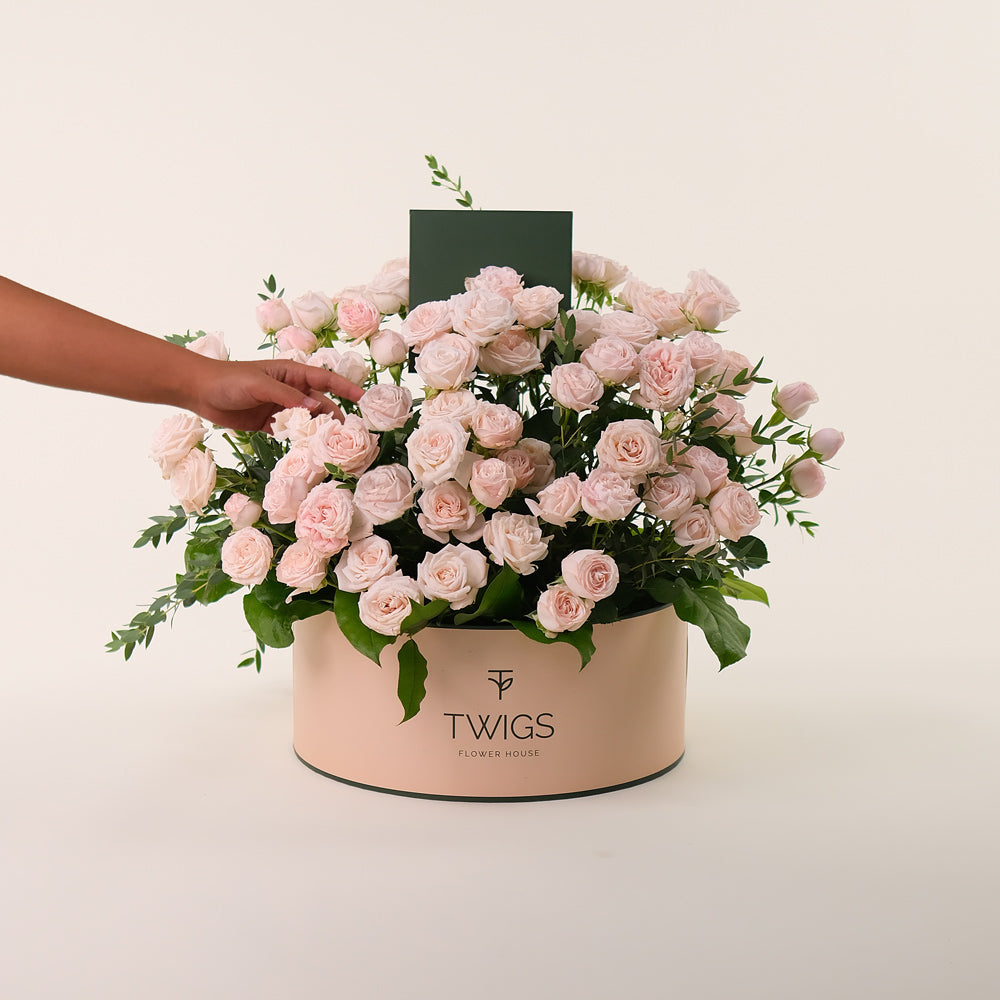 Grande Bombastic Spray Roses Flower Round Box – Soft Elegance Gift