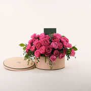 Grande Julieta Cerise Roses Round Box – A Luxurious Display of Vibrant Beauty