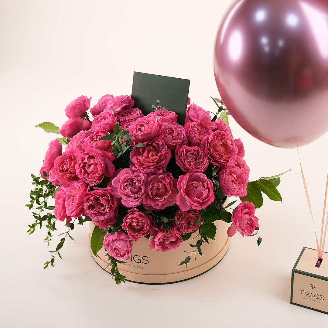 Grande Julieta Cerise Roses Round Box – A Luxurious Display of Vibrant Beauty