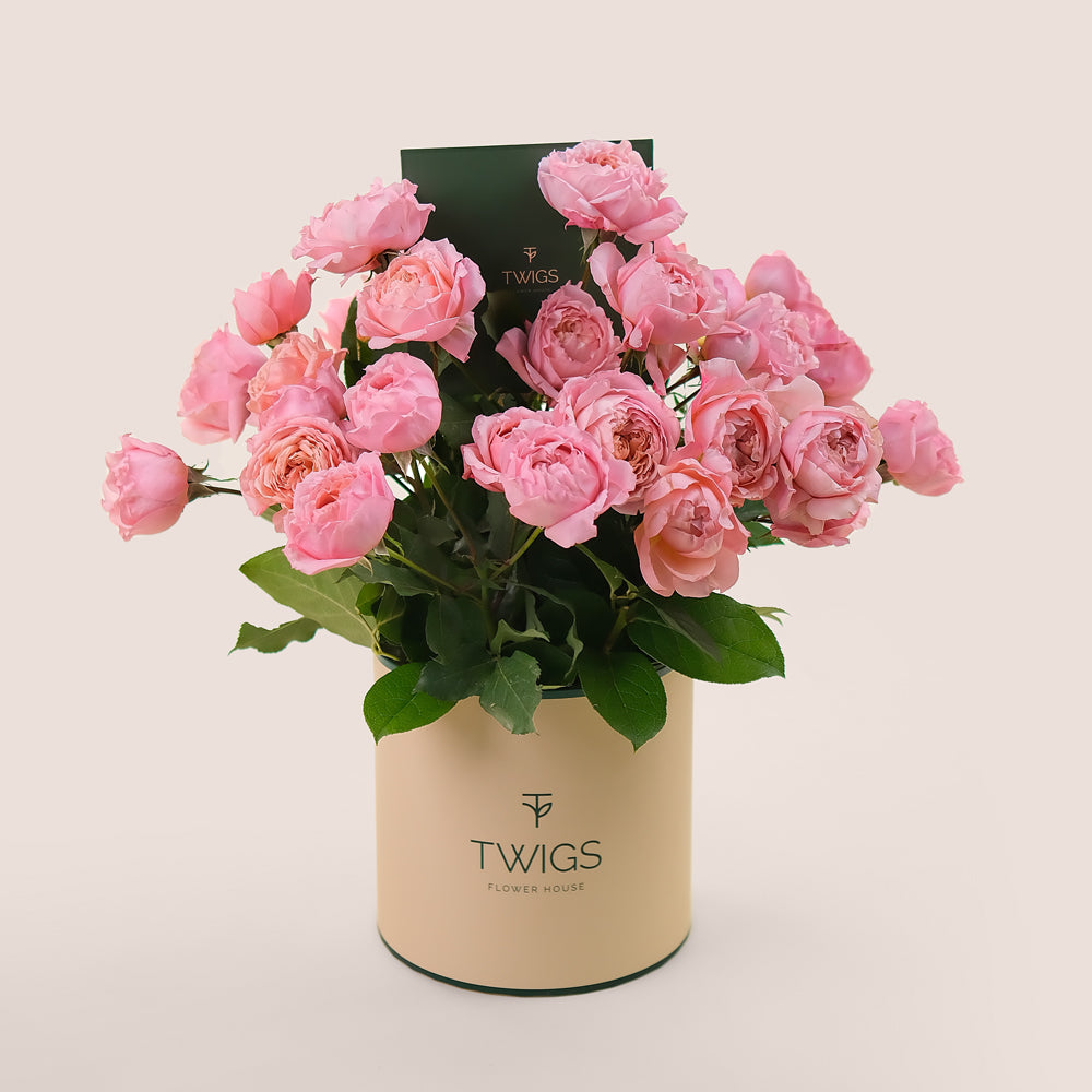 Deluxe Pink Garden Roses Flower Box – A Bouquet of Timeless Elegance