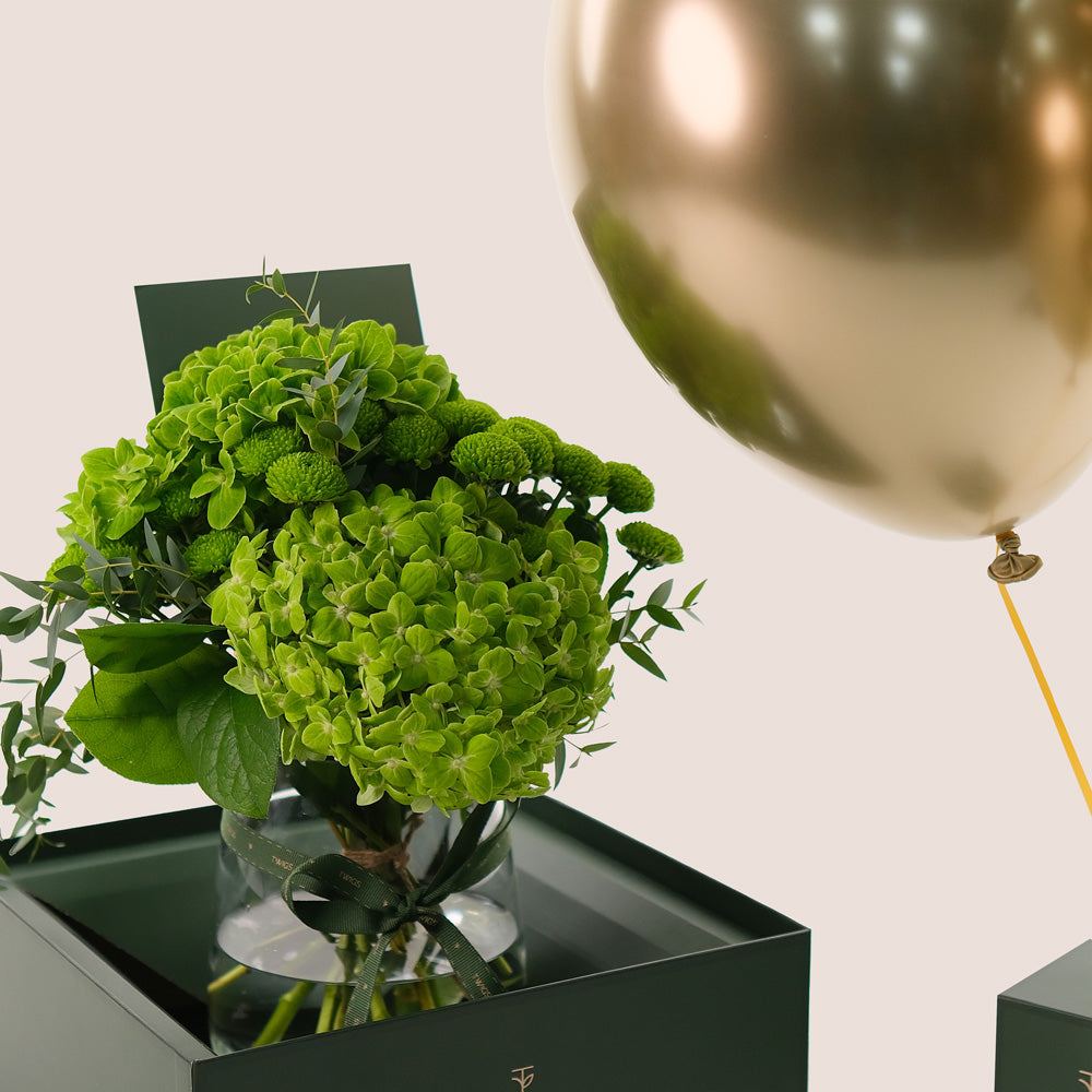 Green Flowers Glass Vase & Gold Balloons Vase Bundle – A Perfect Blend of Natural Beauty and Celebration