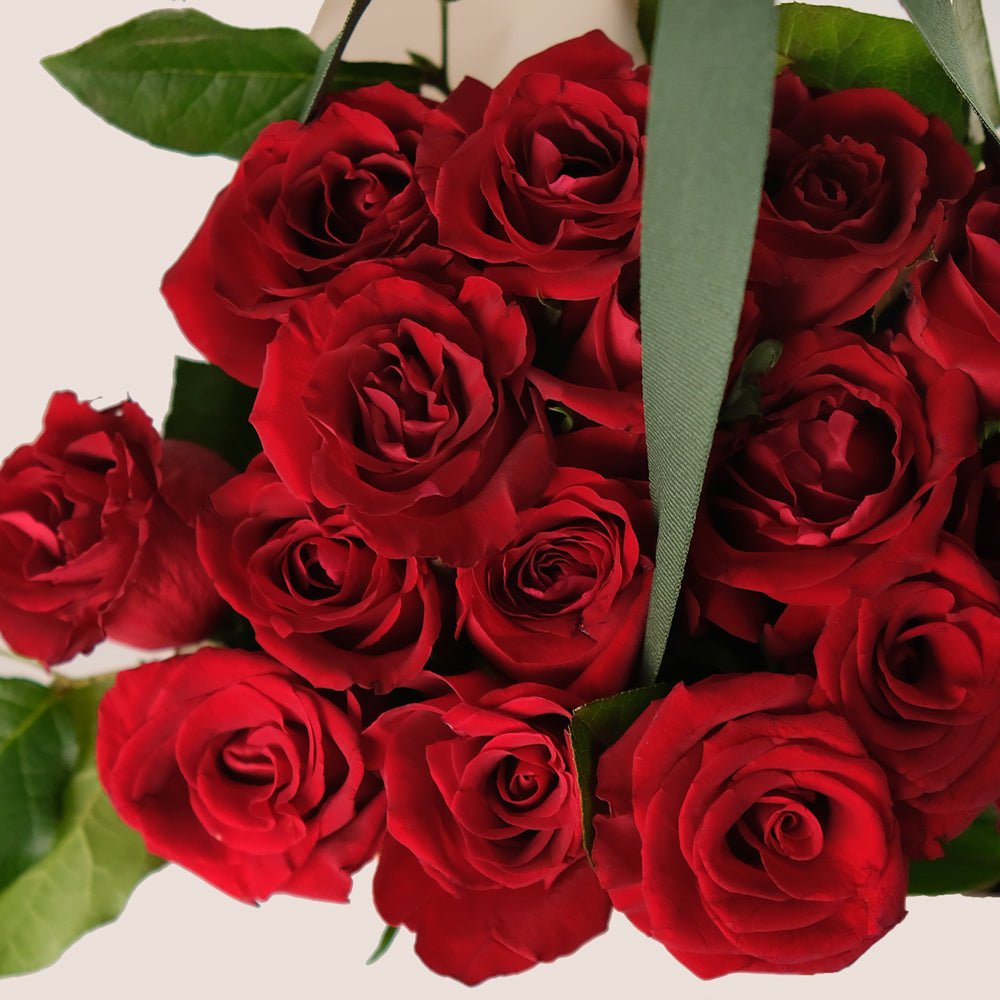 Red Roses Birthday Bundle – Elegant Flowers & Cake – A Classic Gift of Love & Celebration