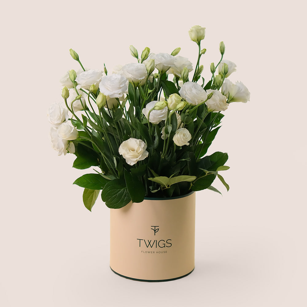 Deluxe White Lisianthus Flowers Round Box – A Pure Elegance